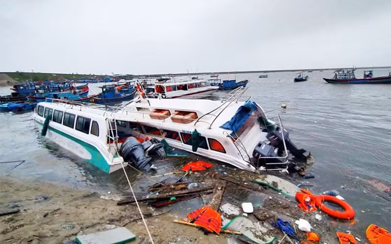 Bão số 9 gây tan hoang trên địa bàn tỉnh Quảng Ngãi.