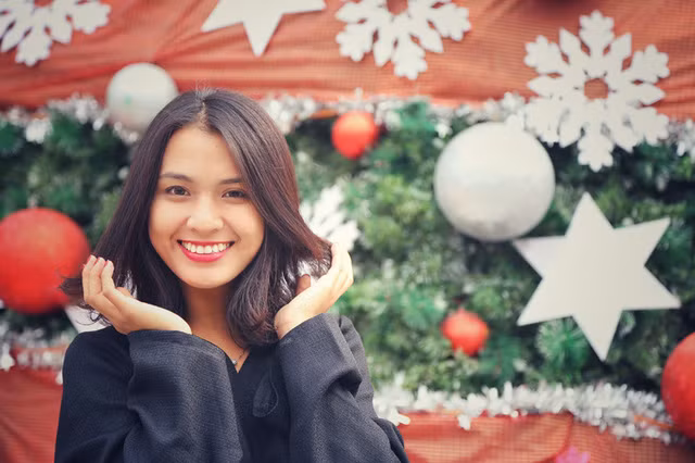  Cận cảnh gương mặt rạng rỡ và nụ cười tỏa nắng của tân hoa khôi ĐH Quốc gia Hà Nội 