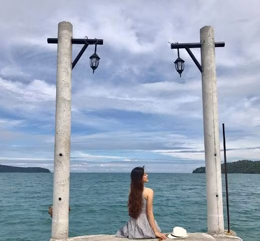 Vì yêu thích du lịch nên cô gái trẻ sẵn sàng ngồi 10 tiếng để đi từ TP HCM đến Sihanoukville Vì yêu thích du lịch nên cô gái trẻ sẵn sàng ngồi 10 tiếng để đi từ TP HCM đến Sihanoukville