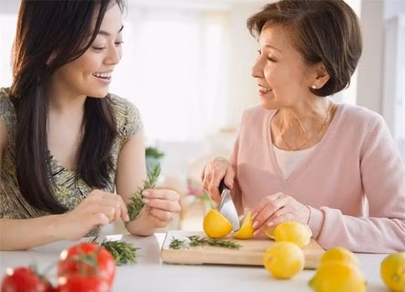 Với mẹ chồng, tốt nhất phụ nữ cần khéo léo để mối quan hệ đôi bên hòa thuận. Với mẹ chồng, tốt nhất phụ nữ cần khéo léo để mối quan hệ đôi bên hòa thuận.
