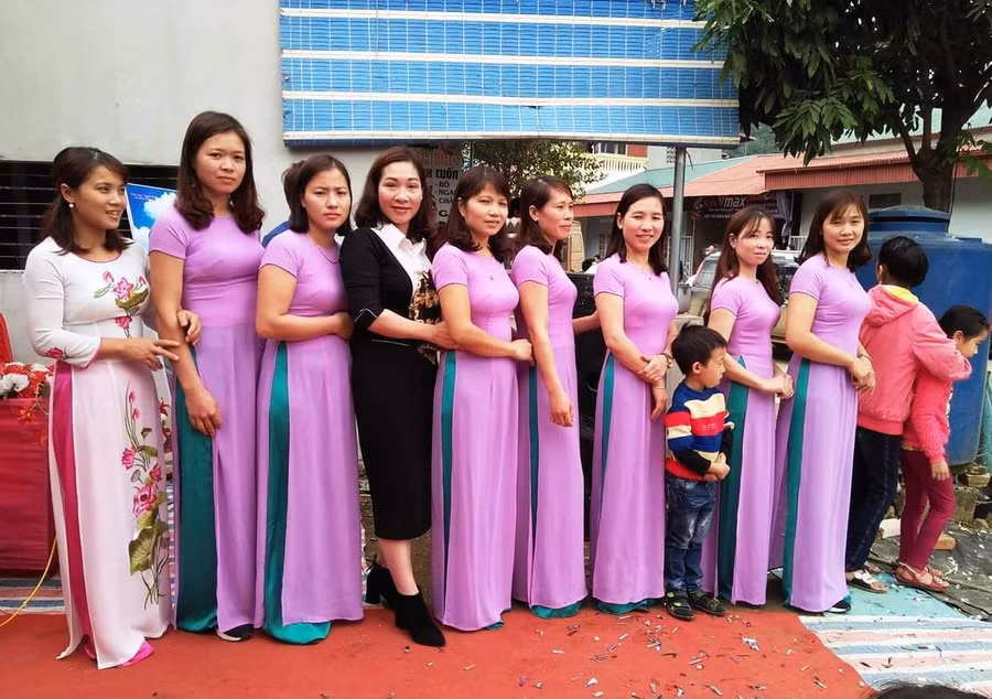 Tập thể giáo viên Trường Mầm non Trung Thượng.