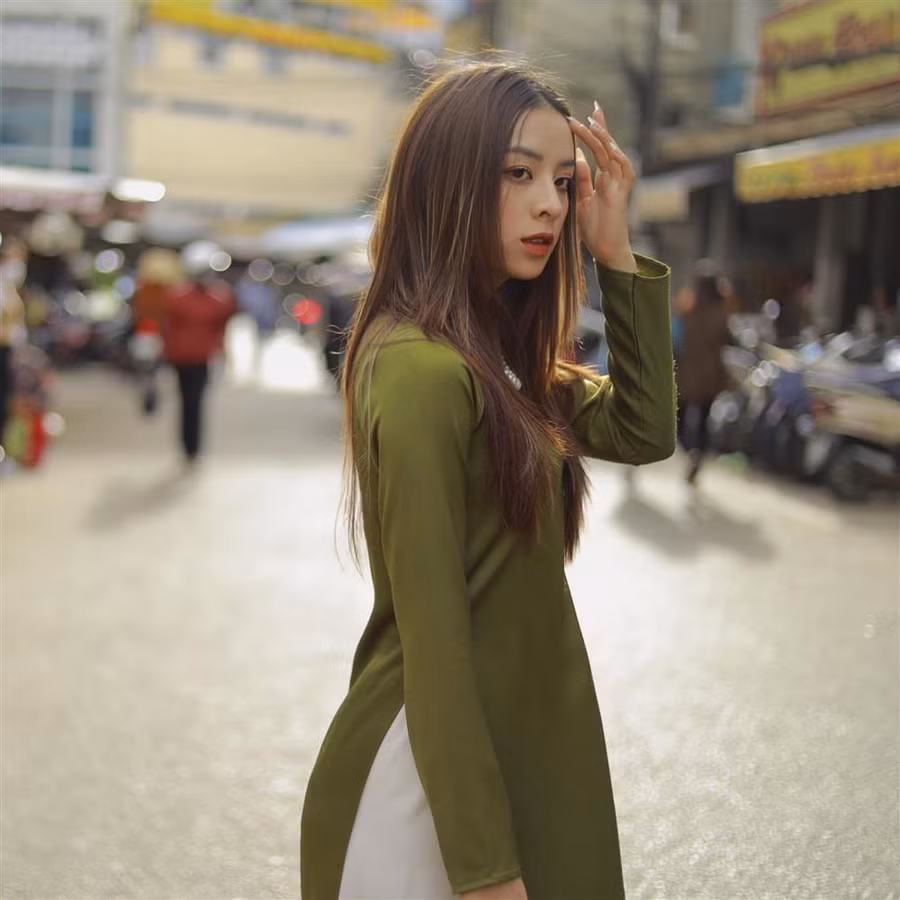 Nhưng khi cần vẫn rất nền nã trong tà áo dài.