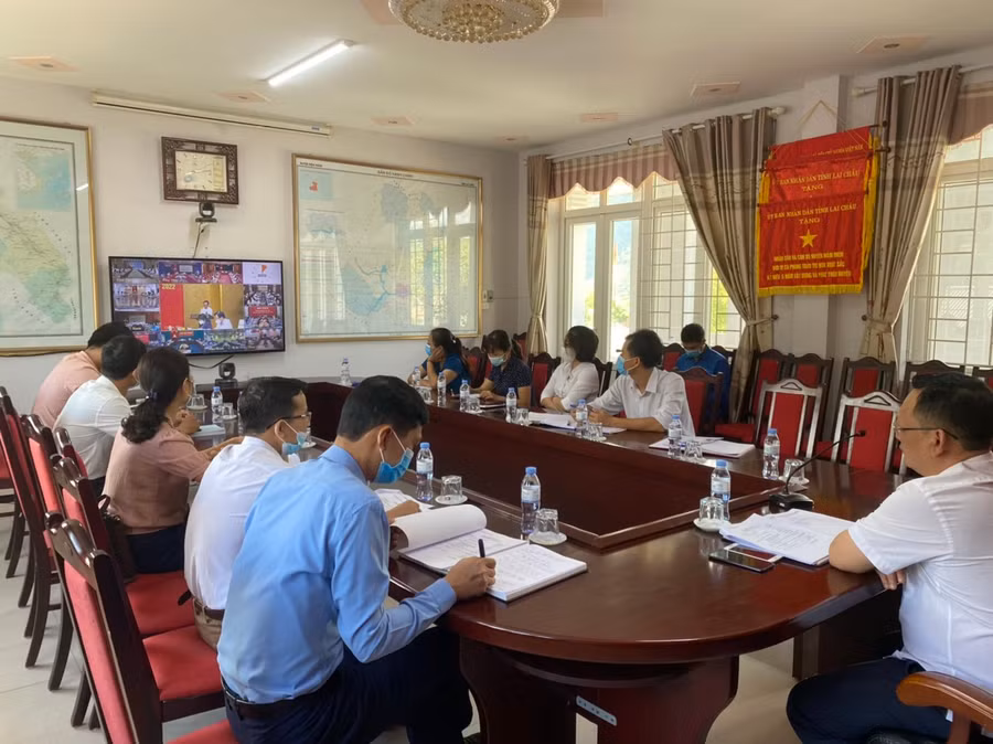 Điểm cầu huyện Nậm Nhùn tại Hội nghị Tổng kết năm học 2020-2021, triển khai nhiệm vụ năm học 2021-2022.