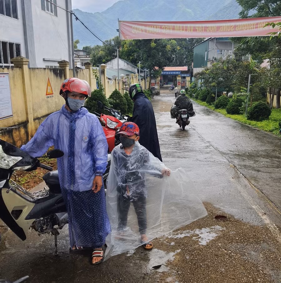 Học sinh tiểu học Mường Than