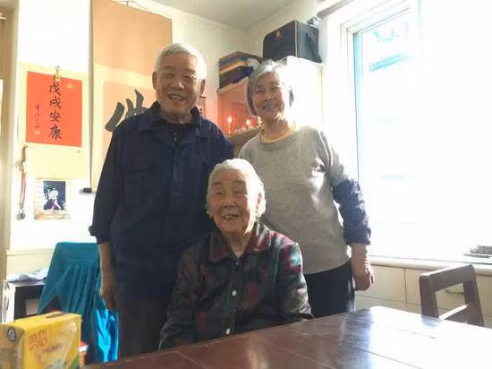 cu ba 94 tuoi gan 50 nam chua tung toi vien nho mot thu van hay an suot 73 nam - 1