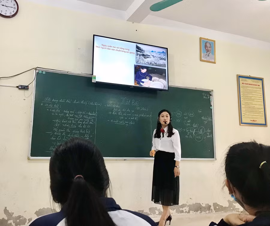 Cô Duyên trong một giờ lên lớp.