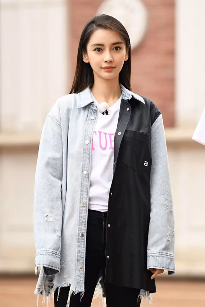 Diện set đồ đơn giản, không ngờ Angela Baby phô bày toàn bộ nhược điểm vóc dáng ảnh 8 Diện set đồ đơn giản, không ngờ Angela Baby phô bày toàn bộ nhược điểm vóc dáng ảnh 8