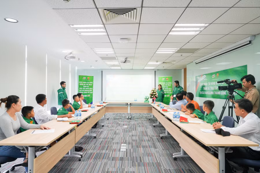 Quang cảnh buổi gặp mặt Quang cảnh buổi gặp mặt
