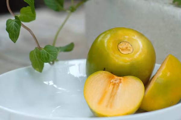 Bất ngờ với những lợi ích cho sức khỏe của quả hồng giòn 