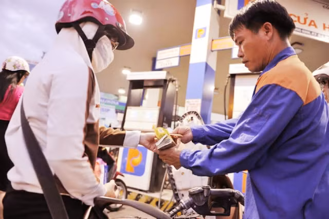 Tăng thuế bảo vệ môi trường với xăng: Lợi bất cập hại
