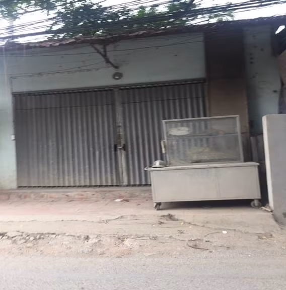 Nhiều hộ dân không thể buôn bán vì quá nhiều bụi Nhiều hộ dân không thể buôn bán vì quá nhiều bụi