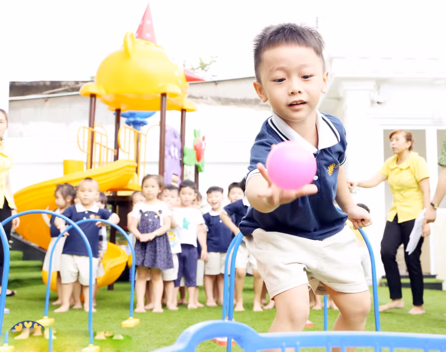 Trẻ cần được xây dựng sân chơi lành mạnh