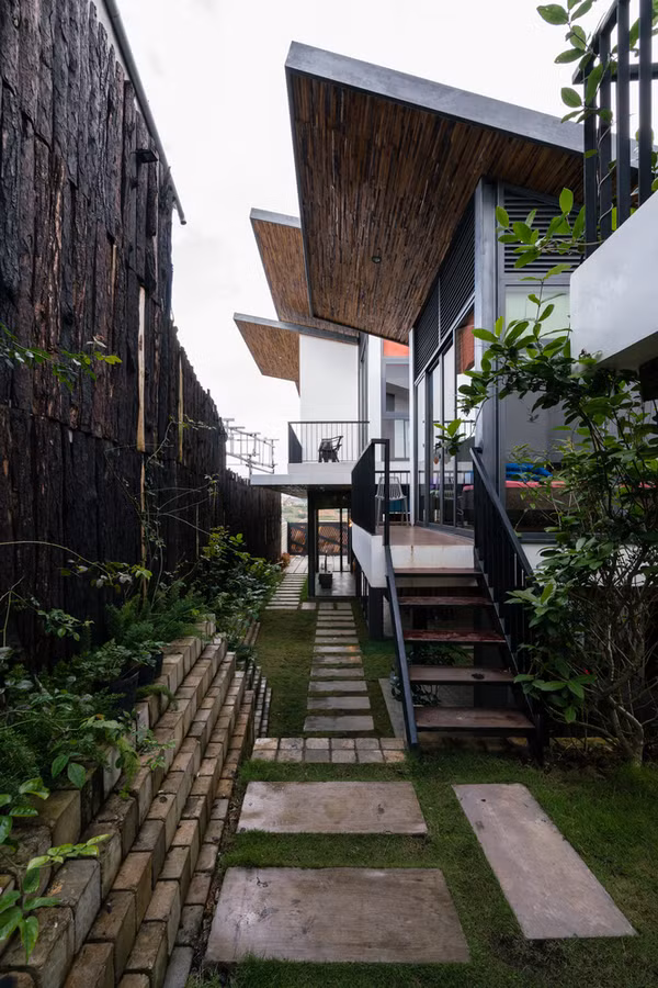 Ngôi nhà tận dụng vật liệu bỏ đi ở Đà Lạt lên báo Mỹ ảnh 4 Ngôi nhà tận dụng vật liệu bỏ đi ở Đà Lạt lên báo Mỹ