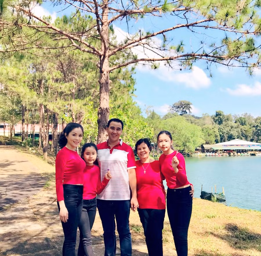 Ve dep lang tu cua Quyen Linh khi con tre hinh anh 12