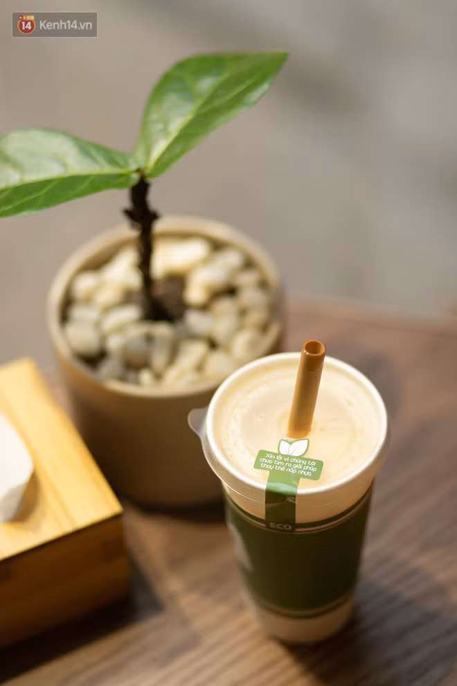 Dùng cốc giấy đậy bằng nắp nhựa, quán trà Hà Nội để lại lời nhắn: "Xin lỗi vì chúng tôi chưa tìm ra giải pháp..." - Ảnh 2.