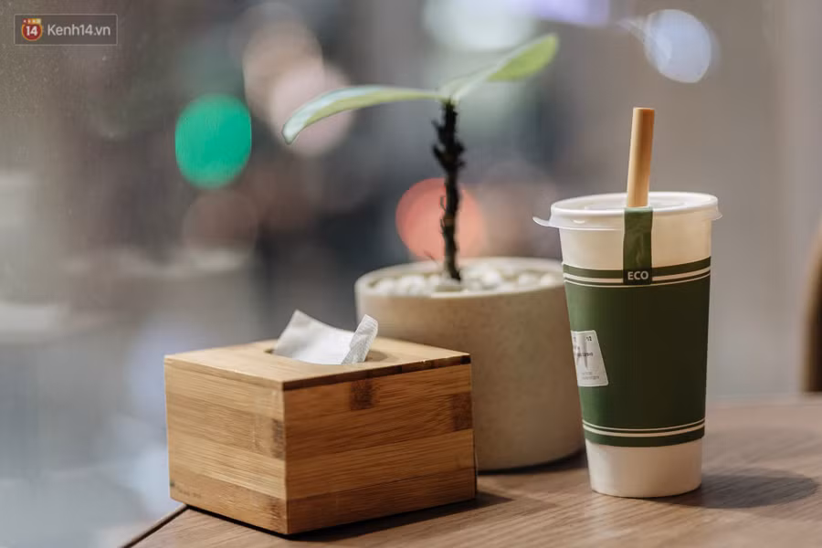 Dùng cốc giấy nhưng đậy bằng nắp nhựa, quán trà Hà Nội vẫn chiếm cảm tình khách hàng vì lời nhắn: Xin lỗi vì chúng tôi chưa tìm ra giải pháp... - Ảnh 1.