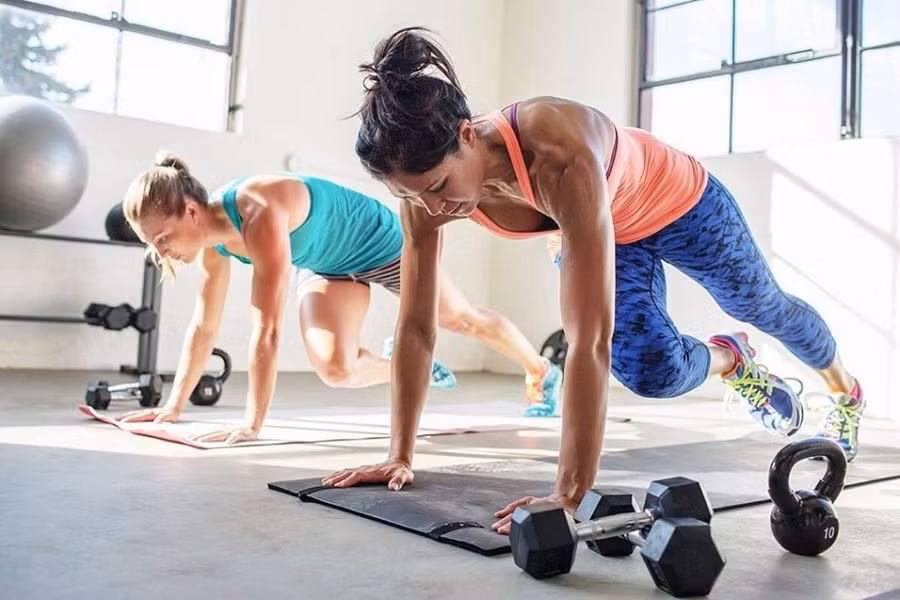 HIIT là bài tập ngắt quãng cường độ cao.