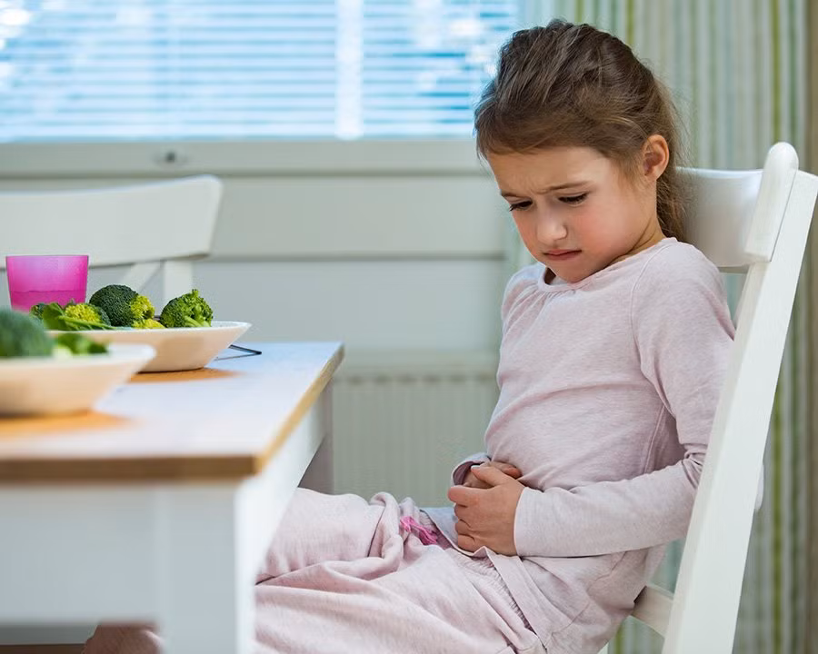 Táo bón là một trong những nguyên nhân gây đau bụng ở trẻ em. (Ảnh: ITN)