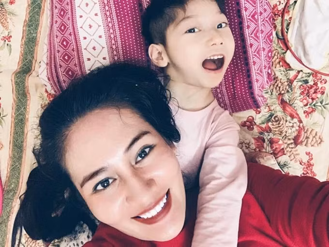 Minh Cúc và con gái Tú Minh.