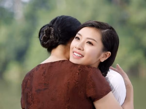 Mẹ dặn con gái: "Yêu chồng nhưng đừng xem chồng là tất cả"