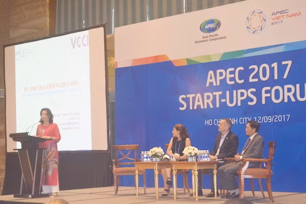 Các diễn giả tại buổi đối thoại mở ở Diễn đàn khởi nghiệp APEC 2017