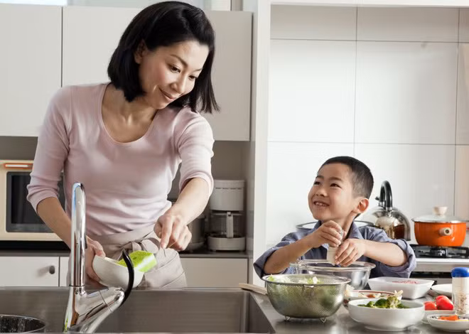 Không ngăn cấm, bà mẹ thông minh đã nghĩ ra cách này mỗi khi con đòi xem tivi, điện thoại - Ảnh 2.