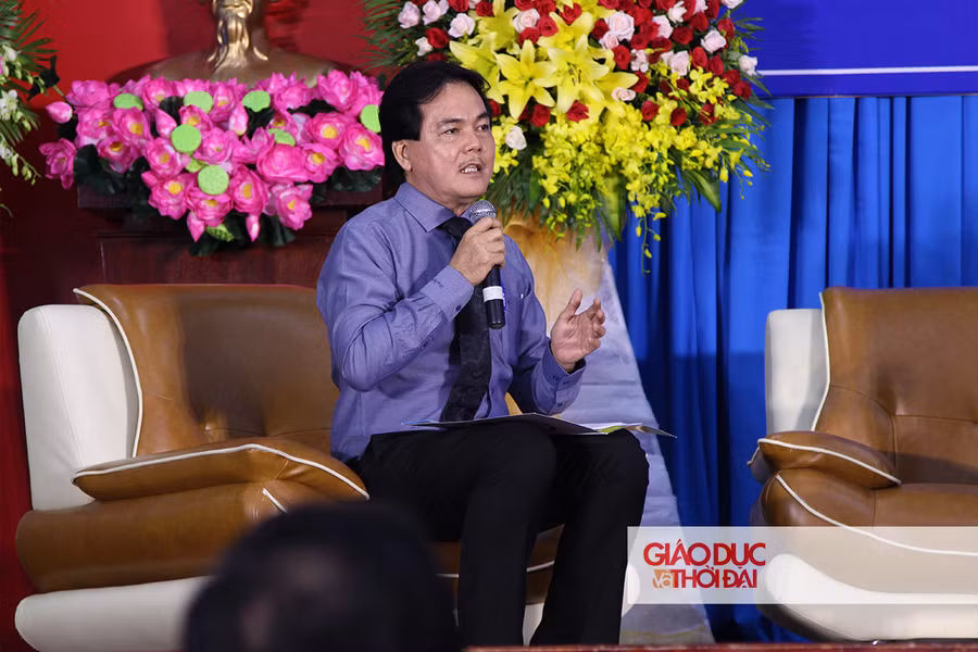 Thầy Huỳnh Thanh Phú nói về vai trò của giáo dục với tâm lý học sinh.
