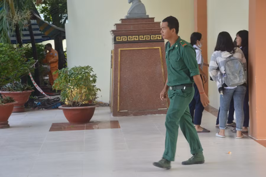 Chiến sĩ biên phòng dự thi. Chiến sĩ biên phòng dự thi.