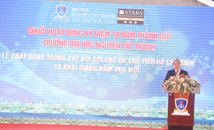 Thủ tướng Nguyễn Xuân Phúc phát biểu tại lễ khai giảng