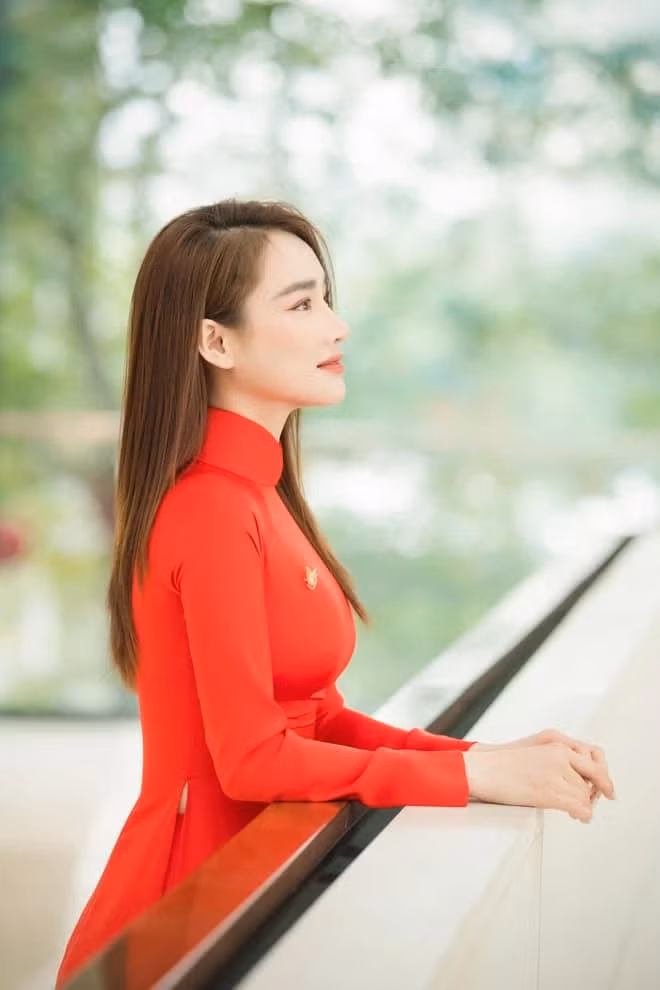 Nhan sắc lẫn vóc dáng của Nhã Phương không hổ danh "ngọc nữ" màn ảnh Việt
