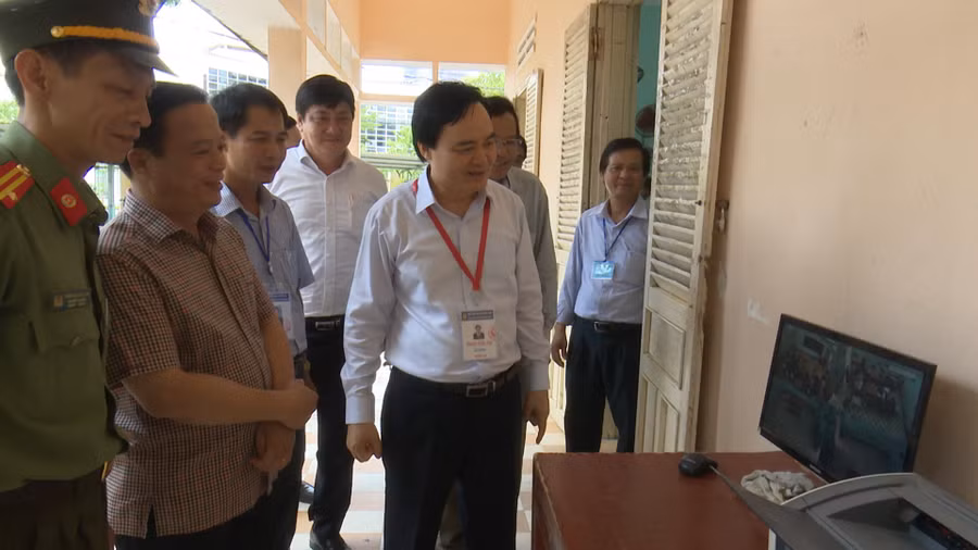 Bộ trưởng Phùng Xuân Nhạ yêu cầu công tác chấm thi phải trung thực nghiêm túc