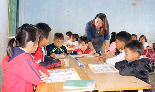 Nhiệt huyết với “sự nghiệp trồng người” nơi vùng khó