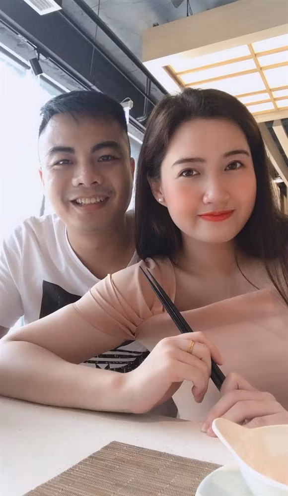 Cô dâu - chú rể quen nhau từ ngày còn thơ bé.