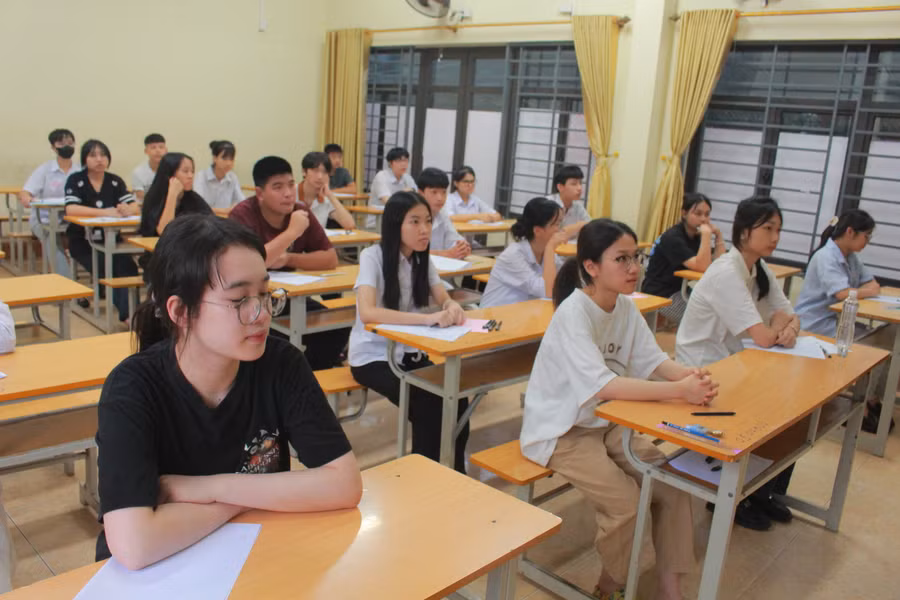 Thí sinh ổn định tâm lý quyết tâm đạt kết quả cao trong kỳ thi. Thí sinh ổn định tâm lý quyết tâm đạt kết quả cao trong kỳ thi.