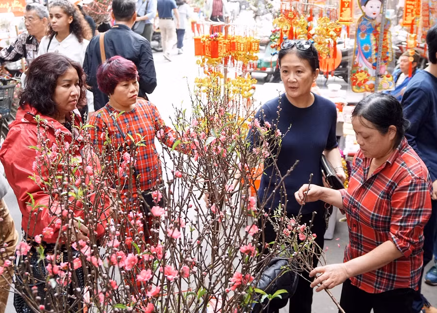 Hương vị Tết xưa ở chợ hoa nổi tiếng Hà Thành ảnh 12
