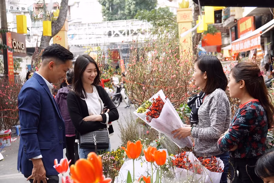 Hương vị Tết xưa ở chợ hoa nổi tiếng Hà Thành ảnh 7