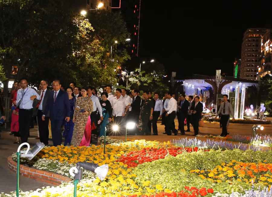 Khai mạc đường hoa Nguyễn Huệ 2019: “Thành phố Hồ Chí Minh - Khát vọng vươn xa” ảnh 5