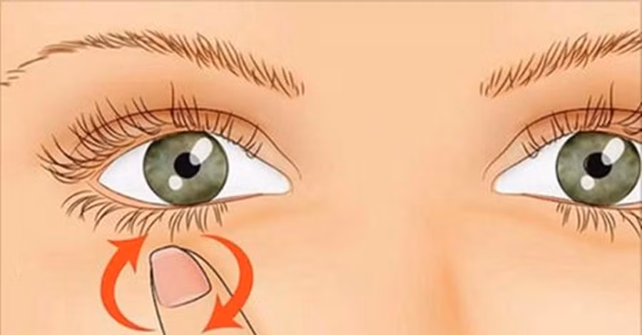 Hai mắt dính nhau là vận đen đang tới