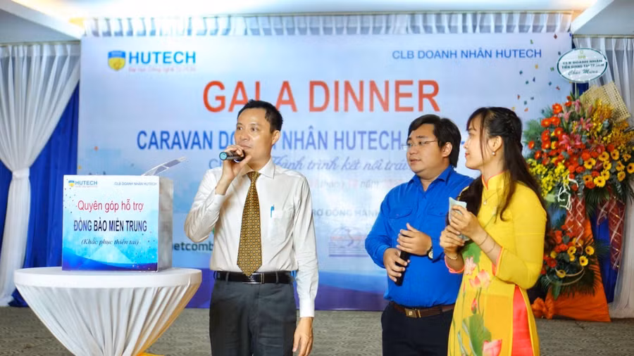 TS Vũ Văn Hoàng - Chủ tịch CLB Doanh nhân HUTECH phát động quên góp ủng hộ đồng bào miền Trung.