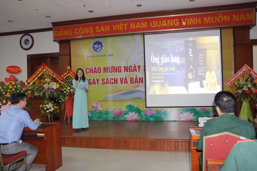 Giới thiệu cuốn tự truyện "Ông giáo làng trên tầng gác mái"”