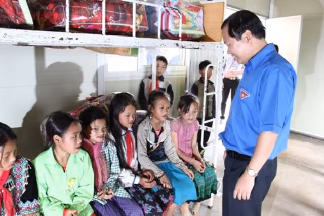 Học sinh vui mừng được ở trong nhà bán trú mới với nhiều chăn ấm trong mùa đông.