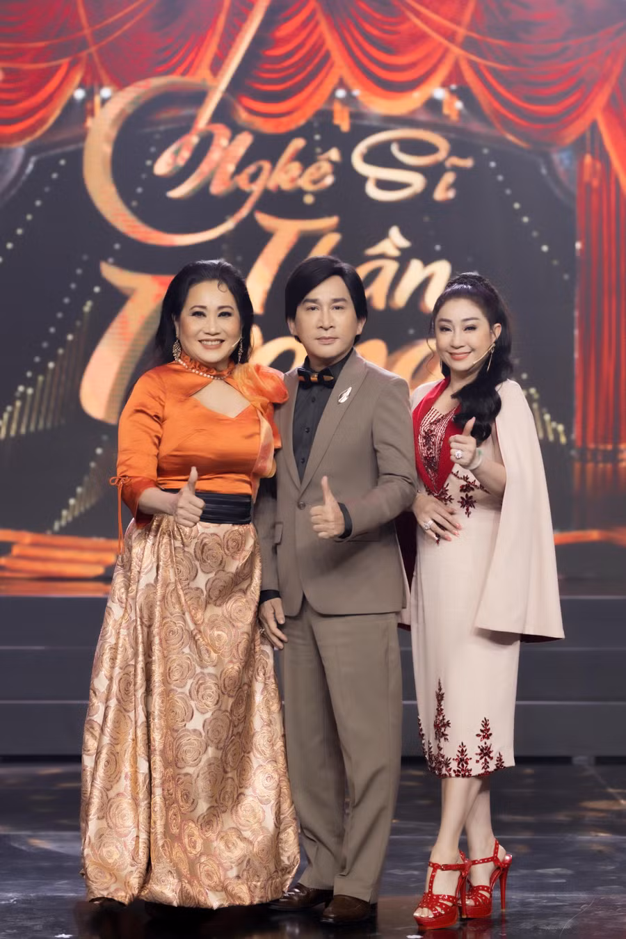 Bộ ba giám khảo quyền lực của Nghệ sĩ thần tượng: Thanh Hằng, Kim Tử Long và Thoại Mỹ.