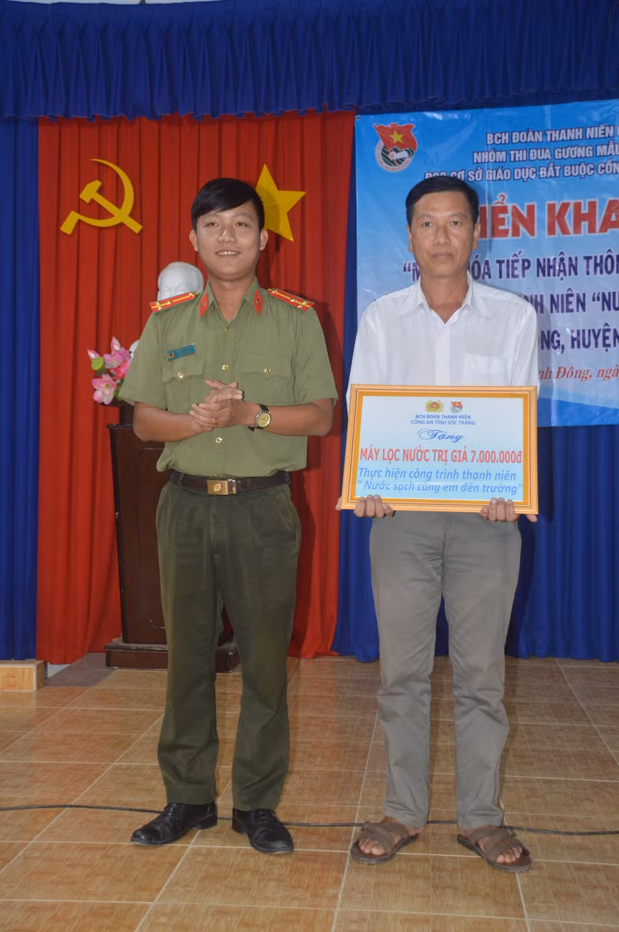 Trao máy lọc nước sạch