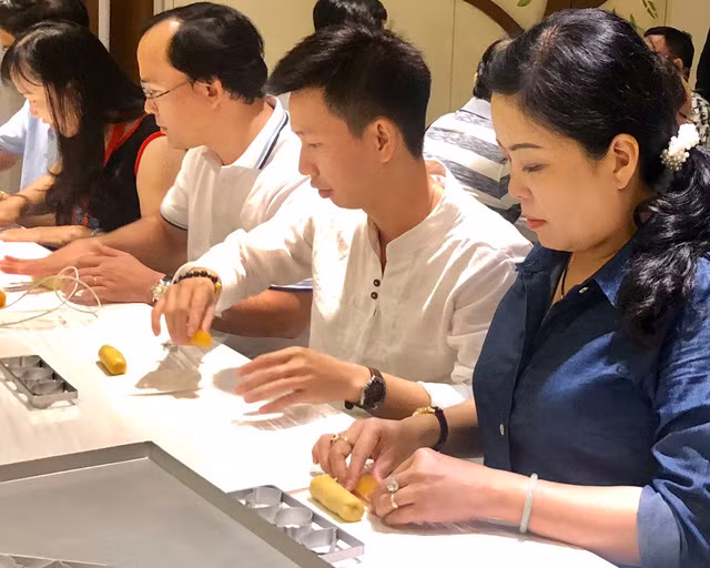 Cac hieu truong o TP.HCM di Dai Loan hoc lam banh dua ve day hoc tro hinh anh 2