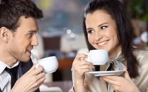 Có nên ly hôn khi vợ quá vô tư thân mật với bạn khác giới?