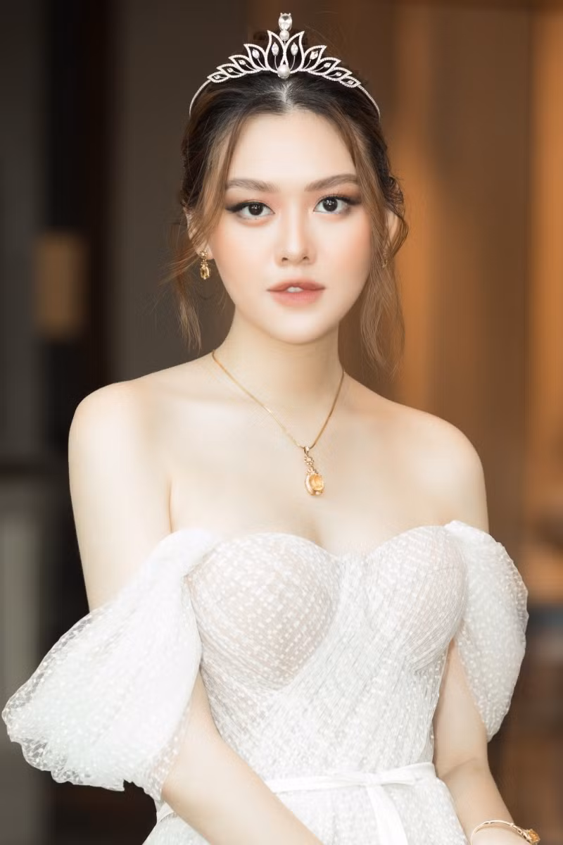 Á hậu Tường San.