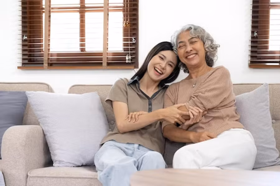 Đừng cố gắng giả tạo hay quá tử tế, mà chỉ cần chân thật. (Ảnh: ITN).