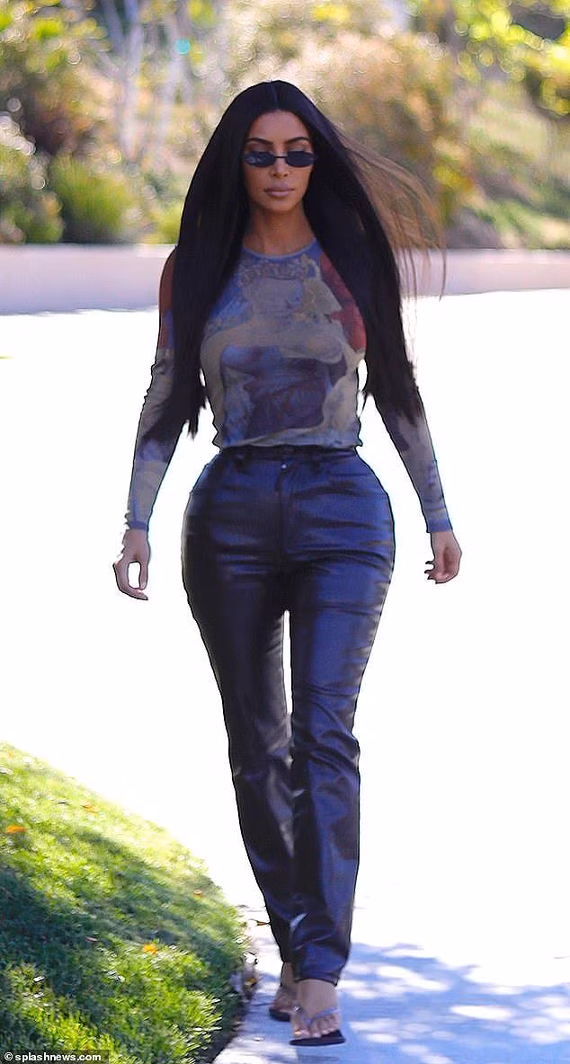 Bất ngờ với loạt ảnh cũ thuở Kim Kardashian chưa sở hữu ‘siêu vòng ba’ - ảnh 1