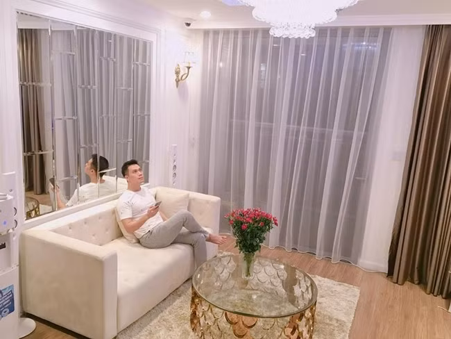 Việt Anh và vợ 2 kém 7 tuổi có khối tài sản khủng cỡ nào trước ly hôn?