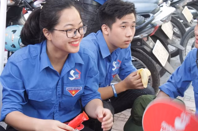 Họ hiểu rằng "Tiếp sức" cũng cần "giữ sức" mới giúp đỡ được người khác.